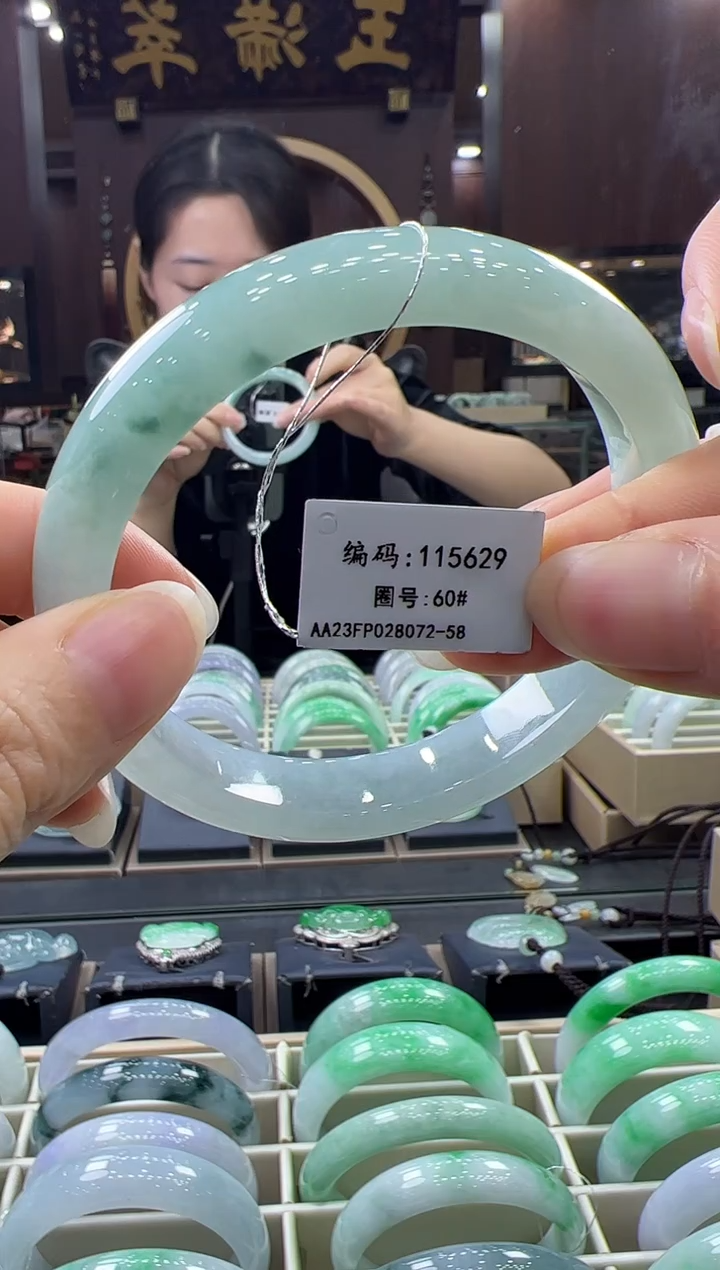 【闪购商品】翡翠手镯未镶嵌手镯