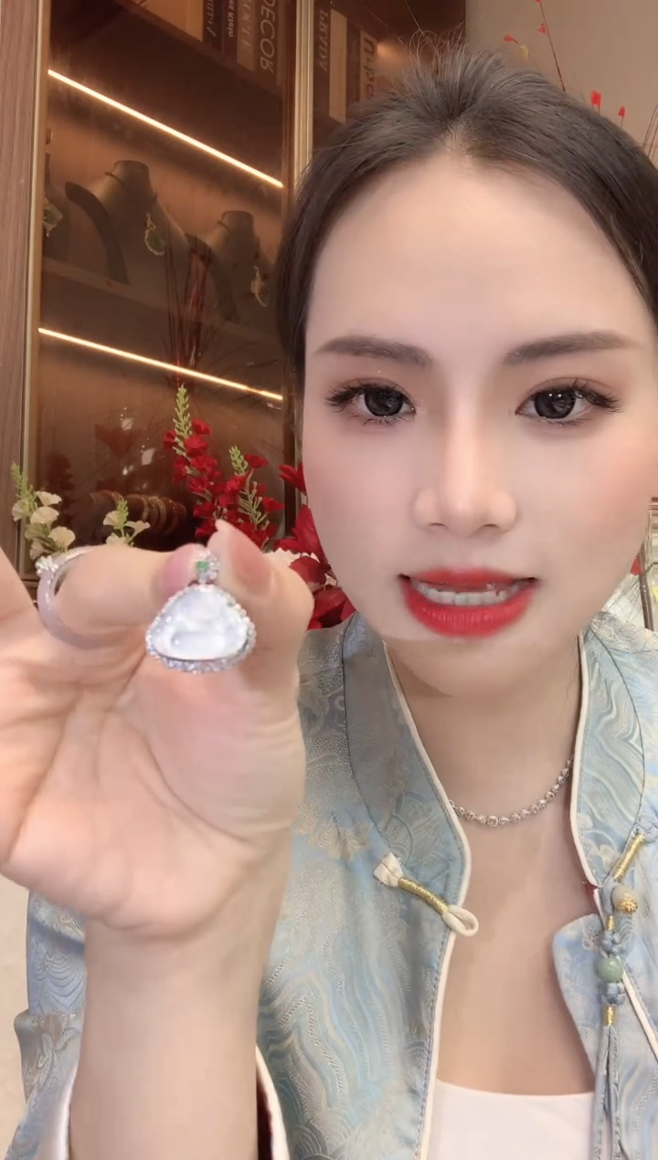 【闪购商品】翡翠吊坠(不含链)18K金镶嵌C3