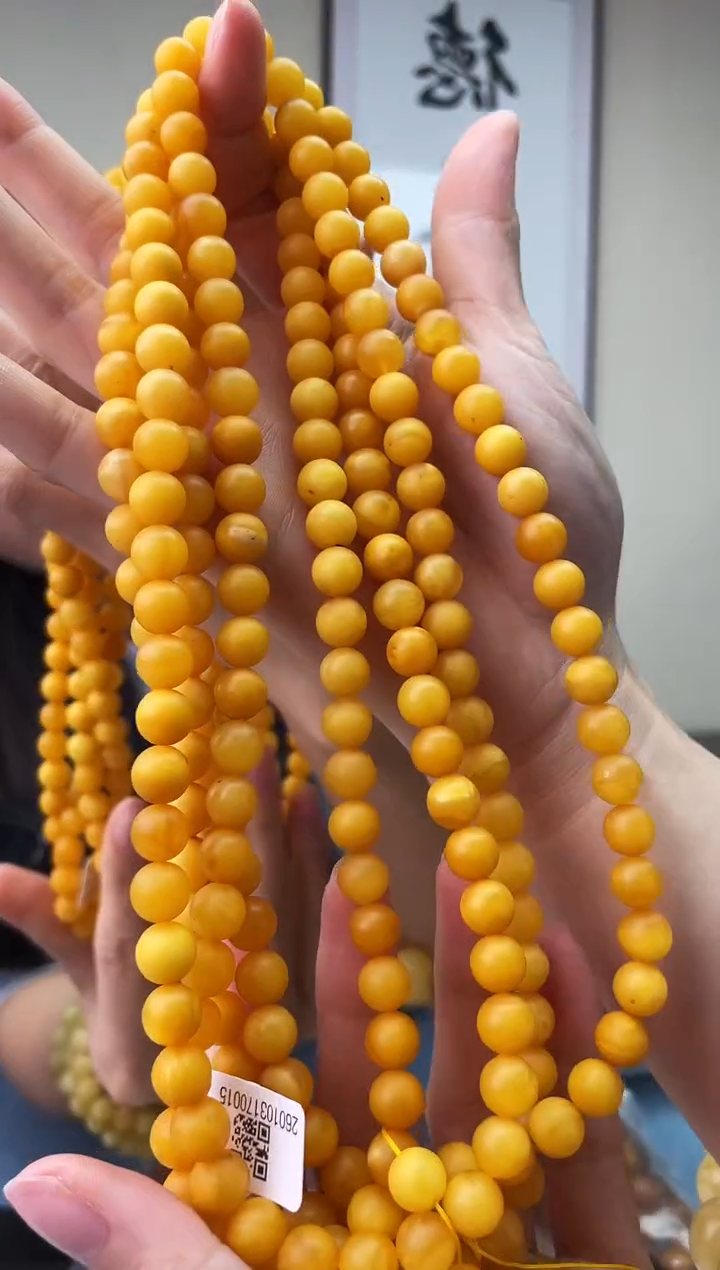 琥珀未镶嵌珠宝奇石T043 8微瑕假一罚十，多样性发一件