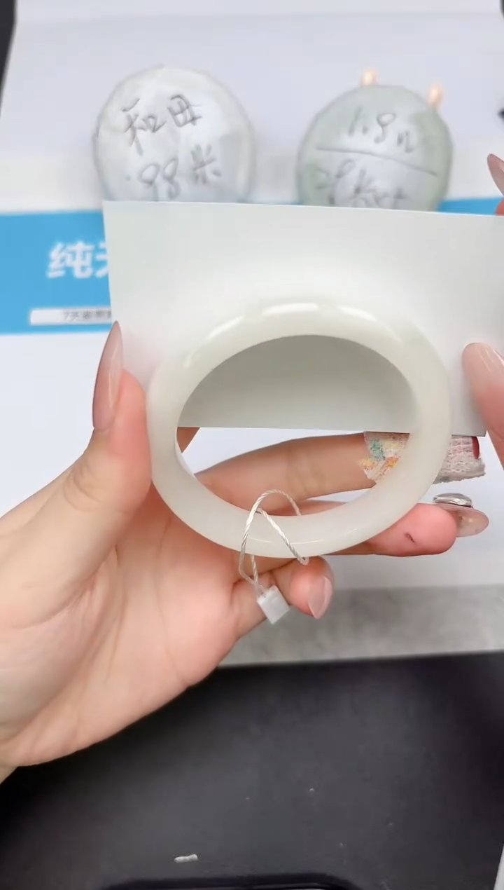 【闪购商品】和田玉手镯未镶嵌72-58