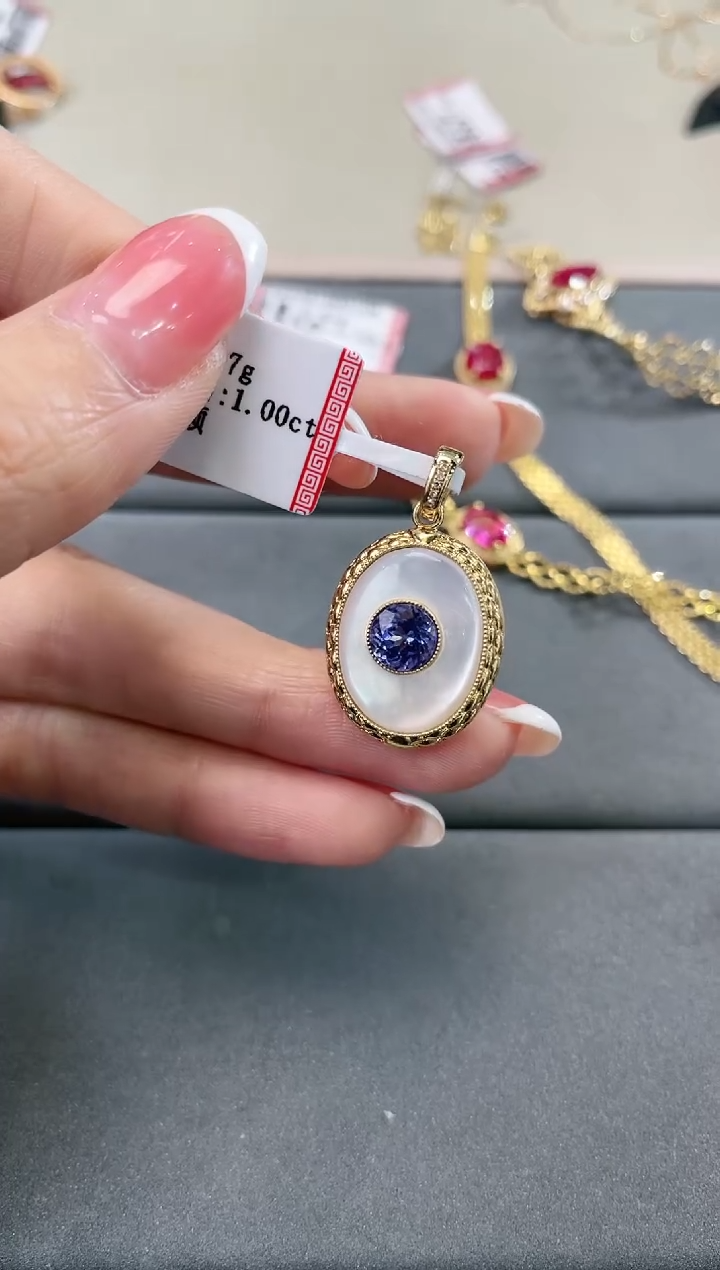 18K金镶嵌天然坦桑石吊坠