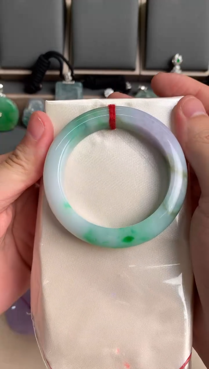 未镶嵌手镯翡翠哩***啦手镯