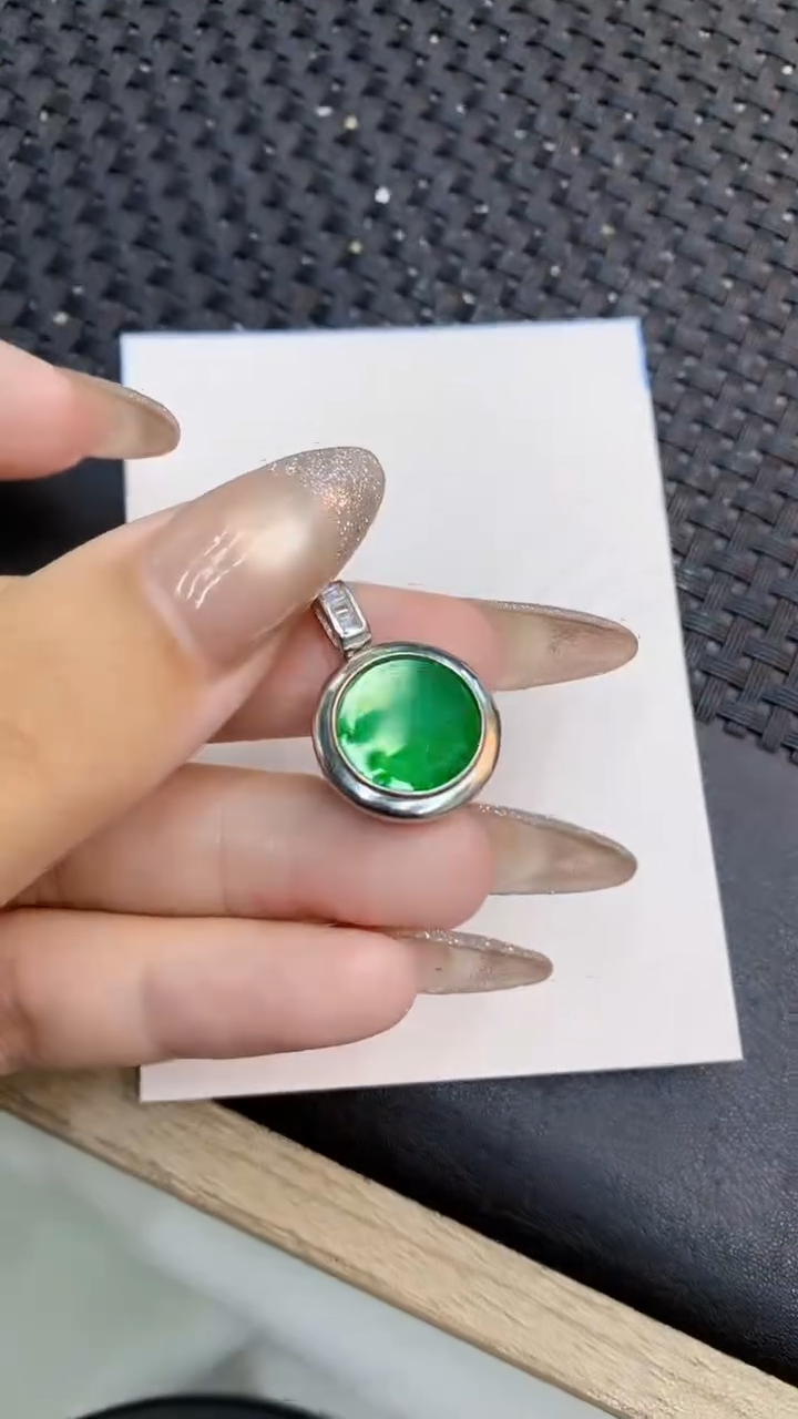 颈饰未镶嵌翡翠1
