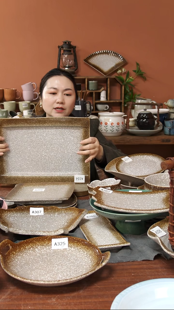 陶瓷A334 一个陶瓷粗陶大长方盘一个可能微瑕36*26
