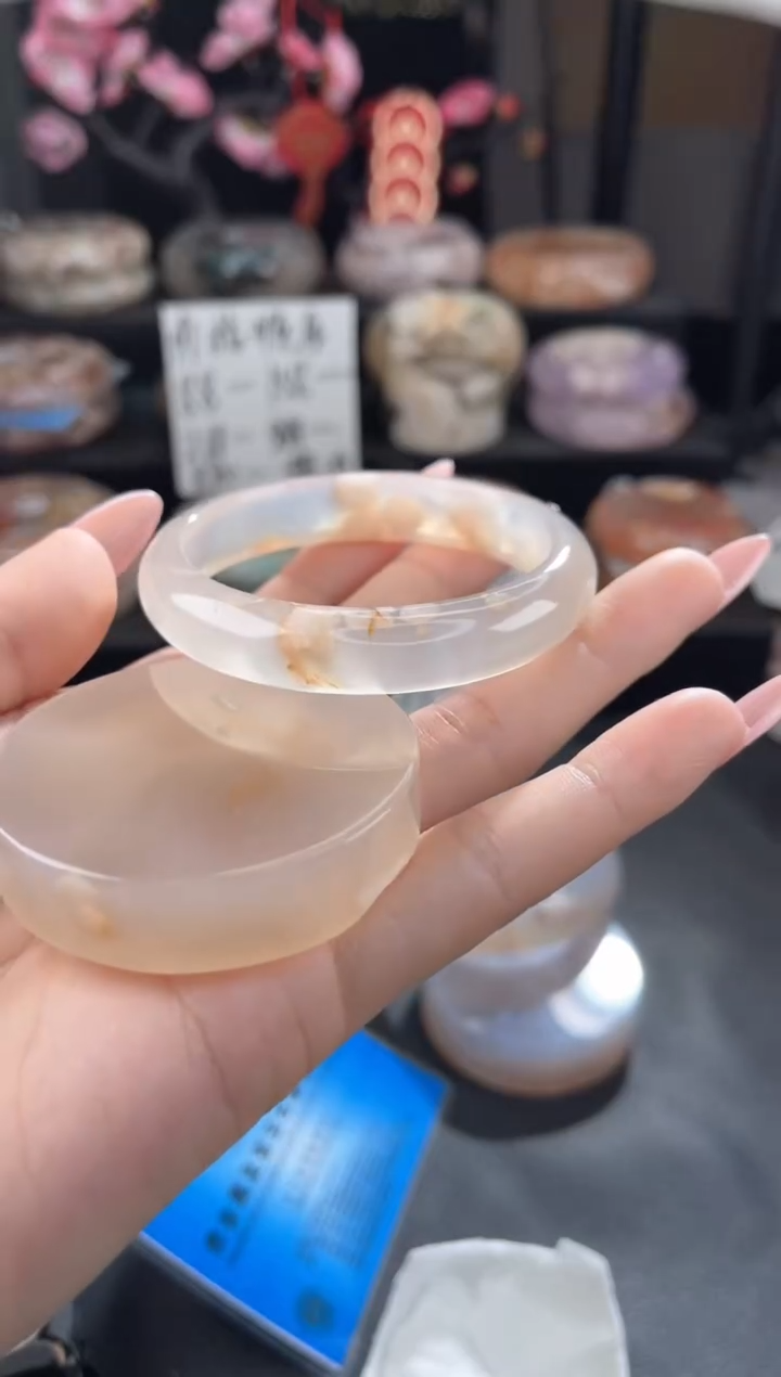 【闪购商品】石英质玉手镯未镶嵌54