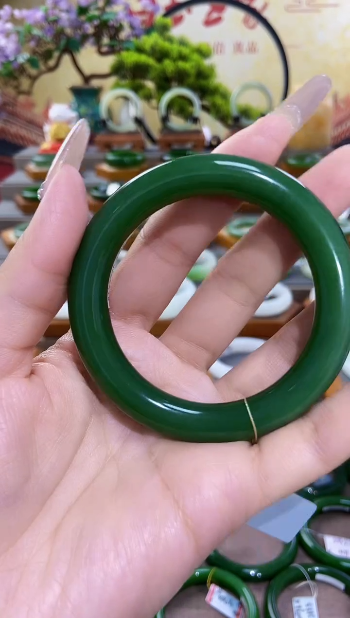 【闪购商品】和田玉手镯未镶嵌俄罗斯老坑碧玉手镯53+