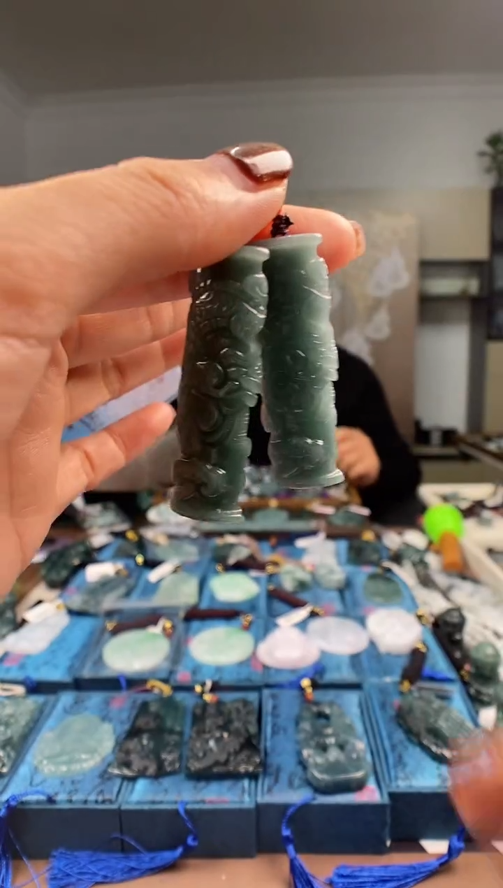 颈饰未镶嵌翡翠 多样性发其一