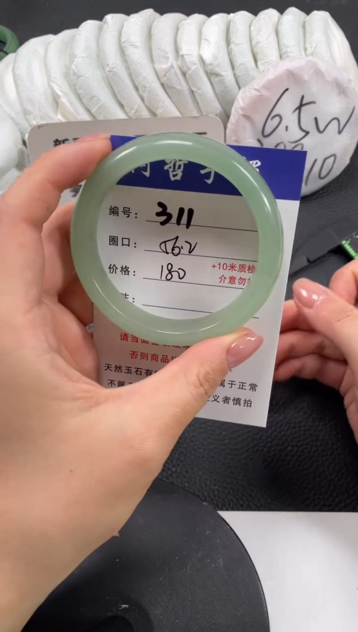 【闪购商品】石英质玉手镯未镶嵌56