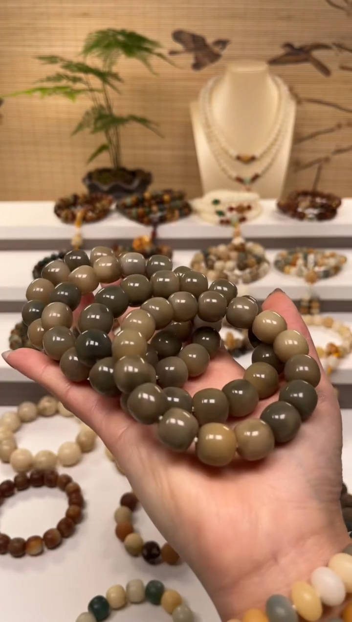 【闪购商品】白玉菩提手串干磨福利青玉花皮手串