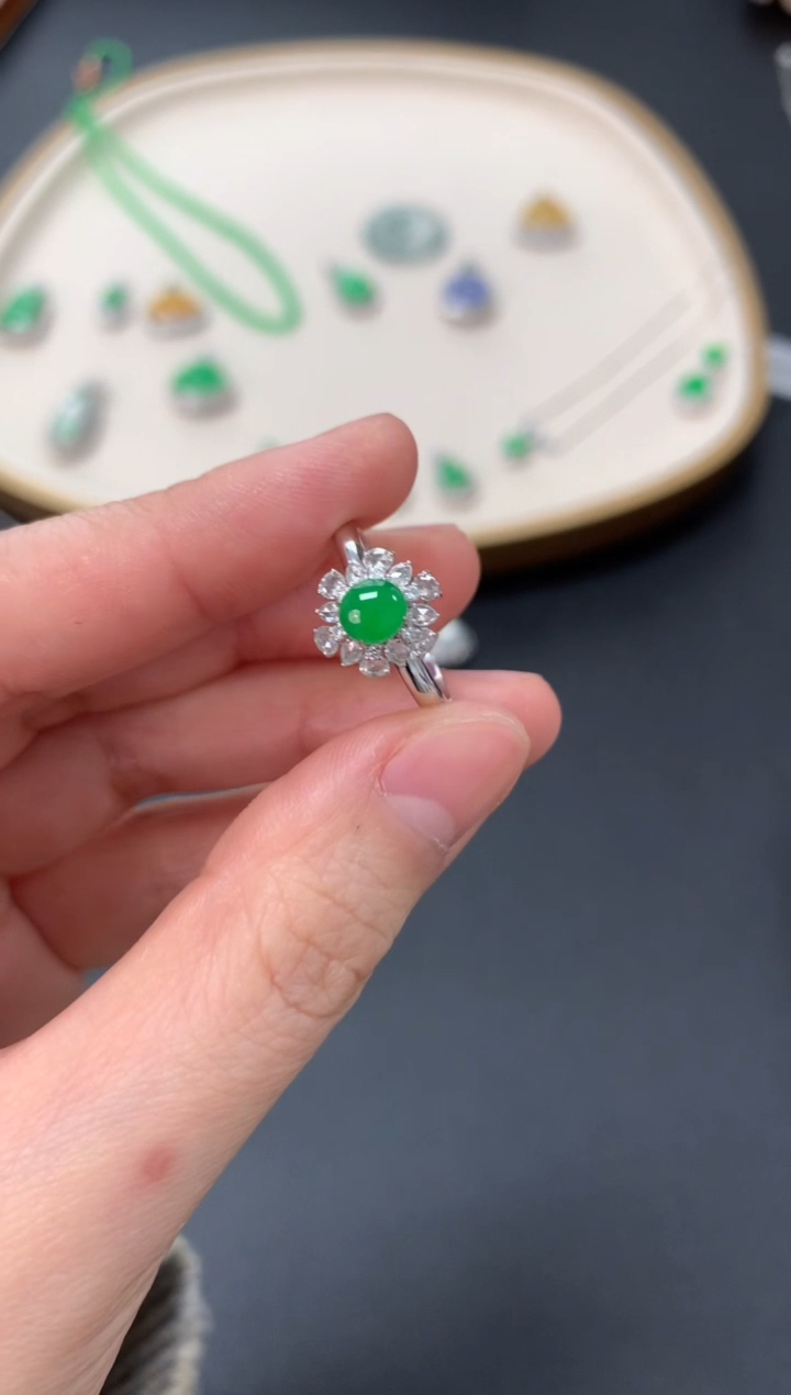 【闪购商品】翡翠戒指18K金镶嵌戒指9500