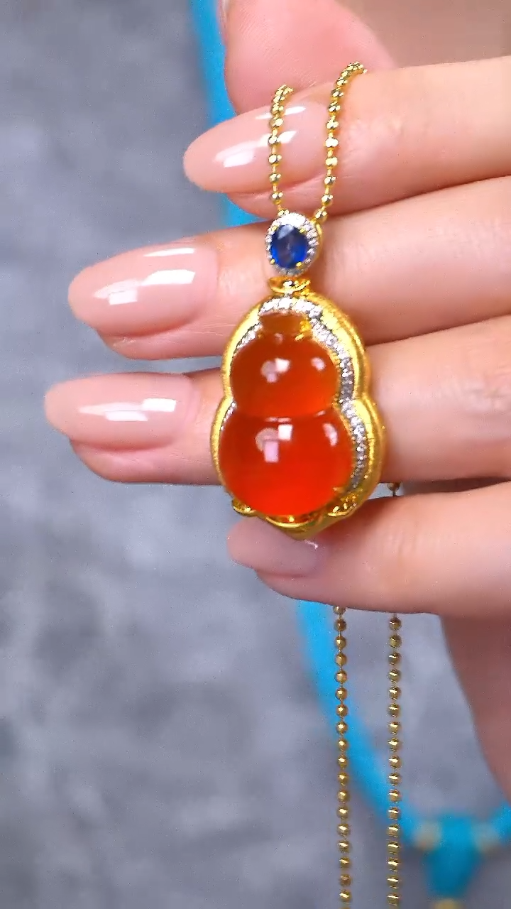 18K金镶嵌葫芦吊坠南红玛瑙不含链