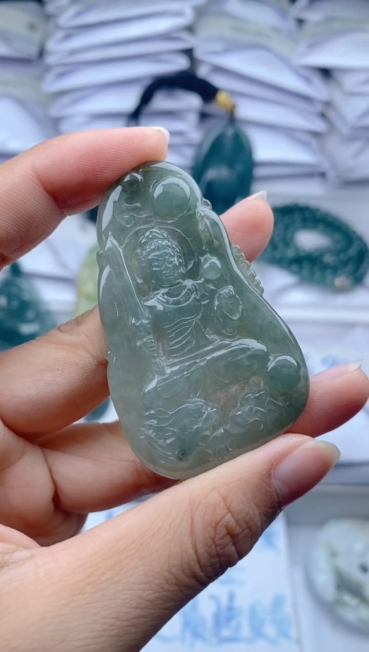 颈饰未镶嵌翡翠 