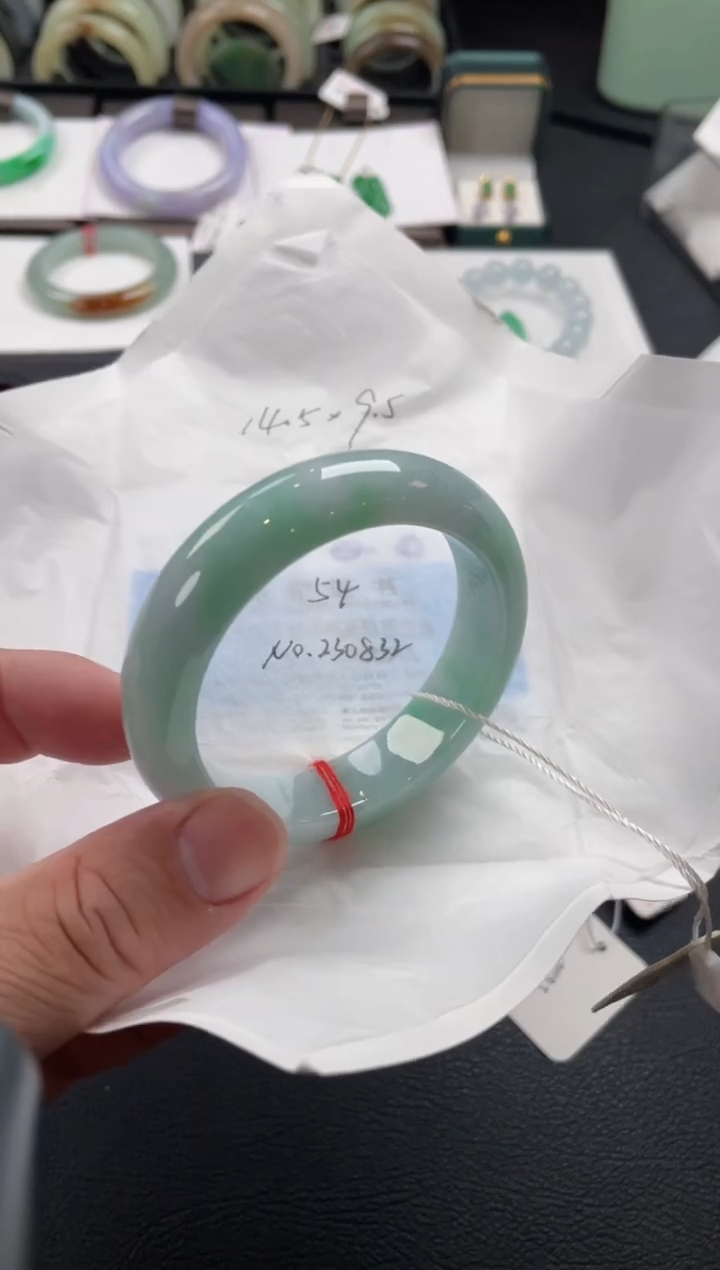 【闪购商品】翡翠手镯未镶嵌54正圈 有纹