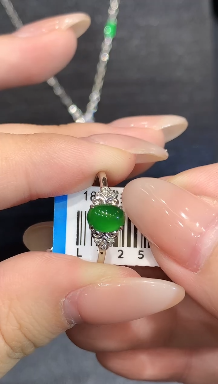 18K金镶嵌戒指翡翠L多样性发其一