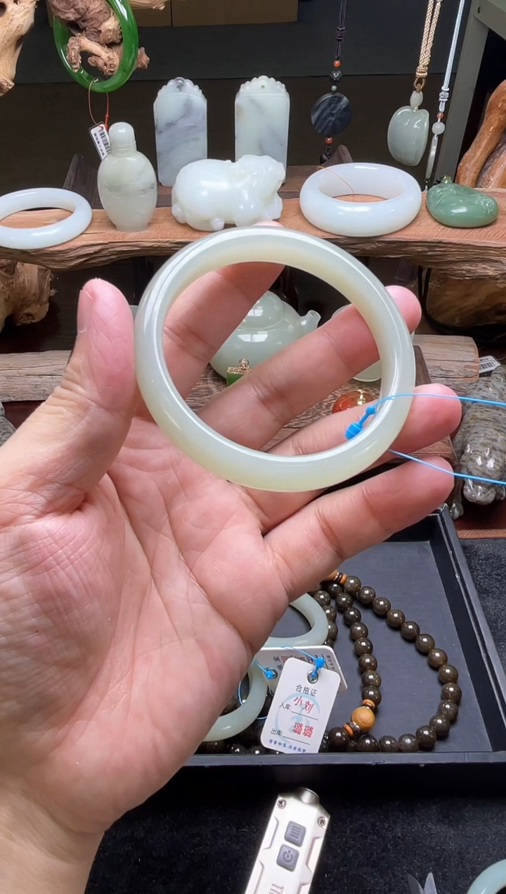 【闪购商品】和田玉手镯未镶嵌且末青白 58圈 9006956