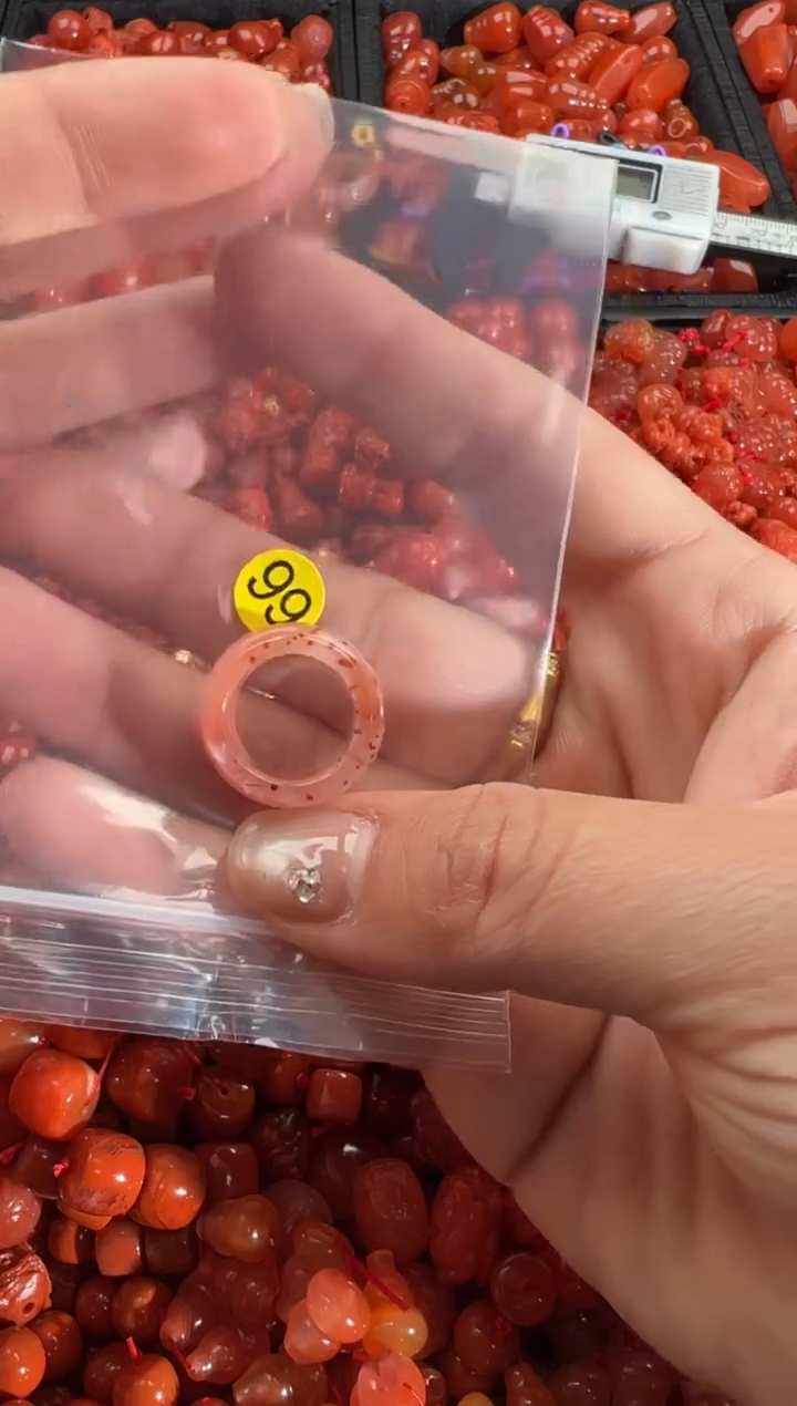 【闪购商品】南红玛瑙颈饰未镶嵌1