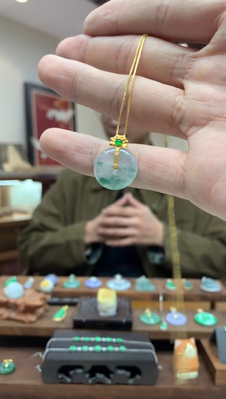 【闪购商品】翡翠吊坠(不含链)18K金镶嵌平安扣