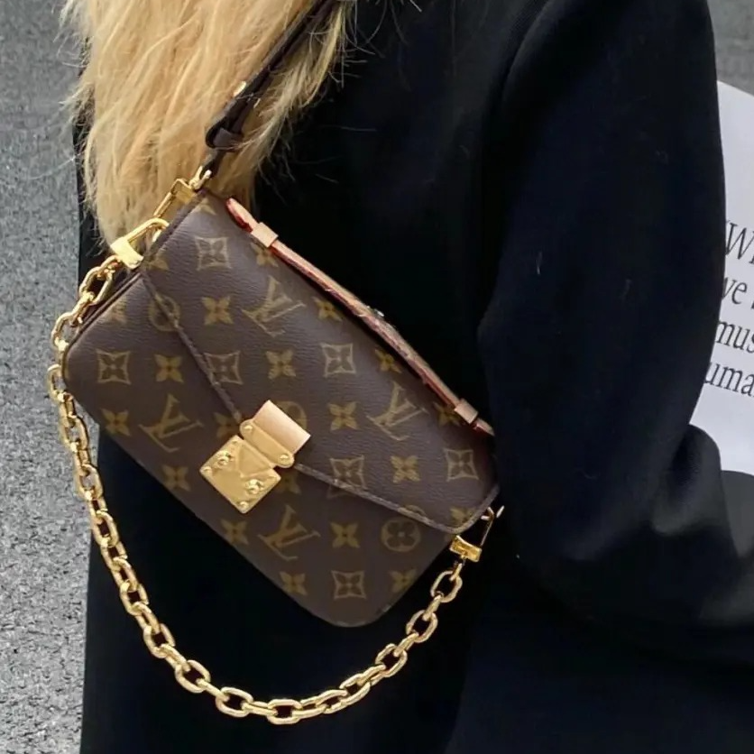 95新 LouisVuitton/路易威登 小花攀攀横版邮差包 老花 PVC 芯片 