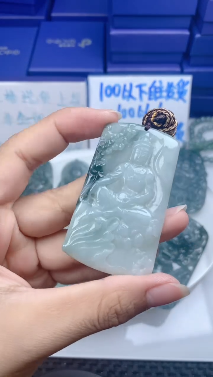 翡翠未镶嵌颈饰 