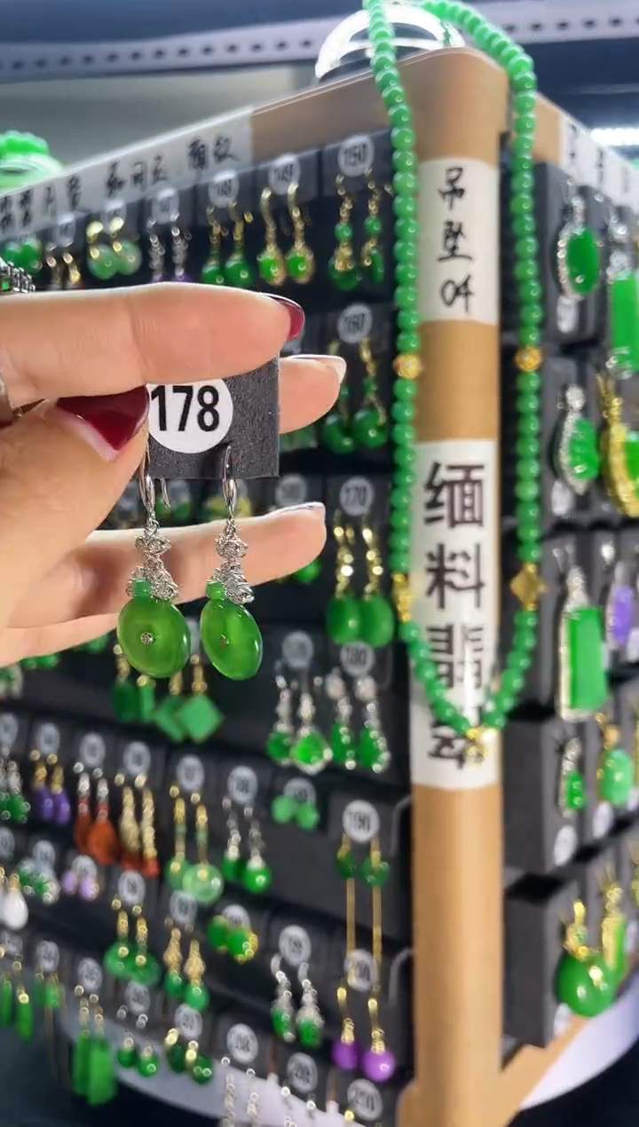 【闪购商品】翡翠耳饰银S925镶嵌178....