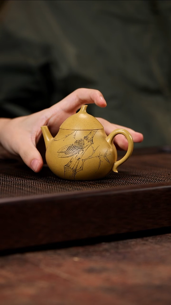 宜兴紫砂茄瓜知竹