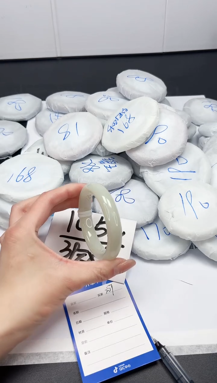 【闪购商品】和田玉手镯未镶嵌A207-55.4
