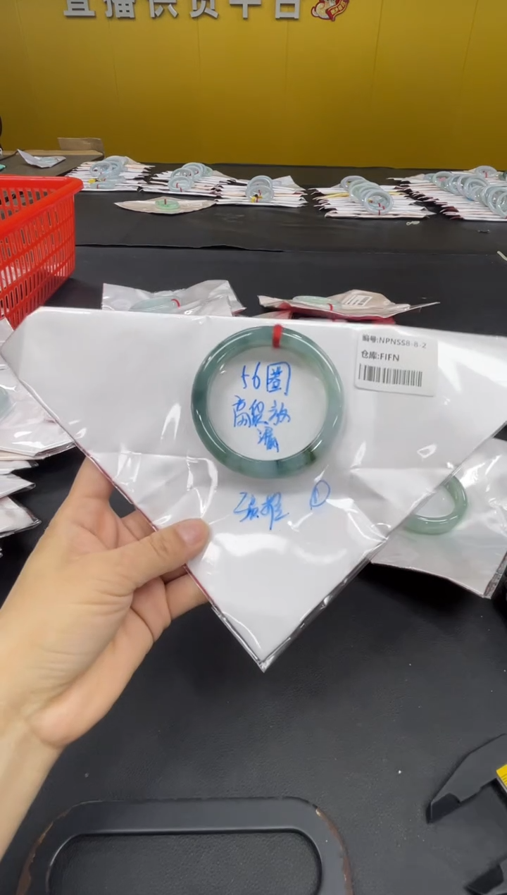 未镶嵌手镯翡翠翡翠手镯