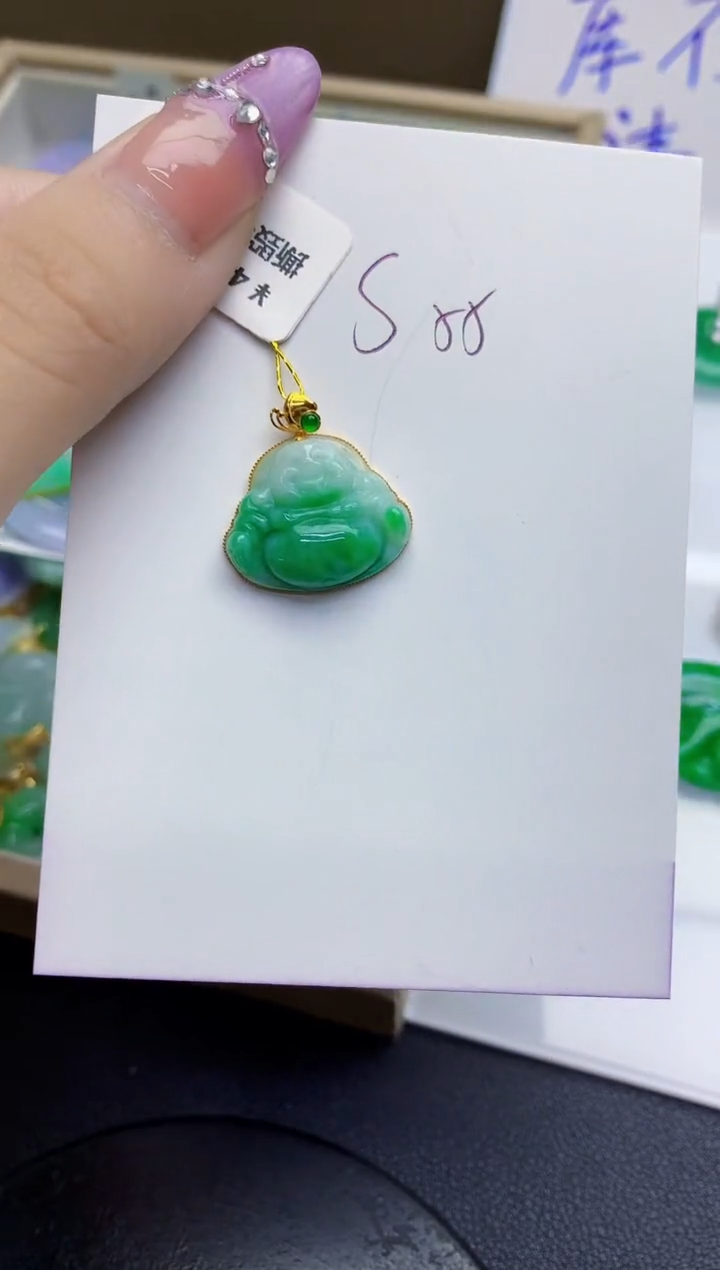 翡翠18K金镶嵌颈饰缅甸天然翡翠A货