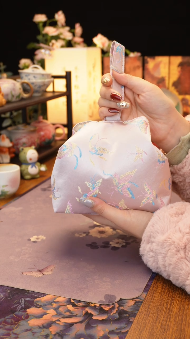 【闪购商品】粉色蝴蝶茶事包····