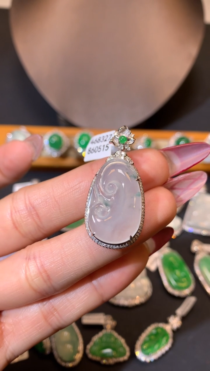 【闪购商品】翡翠吊坠(不含链)18K金镶嵌吊坠