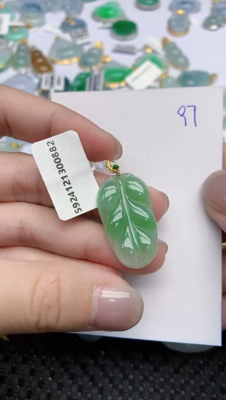 【闪购商品】翡翠颈饰18K金镶嵌天然翡翠A货