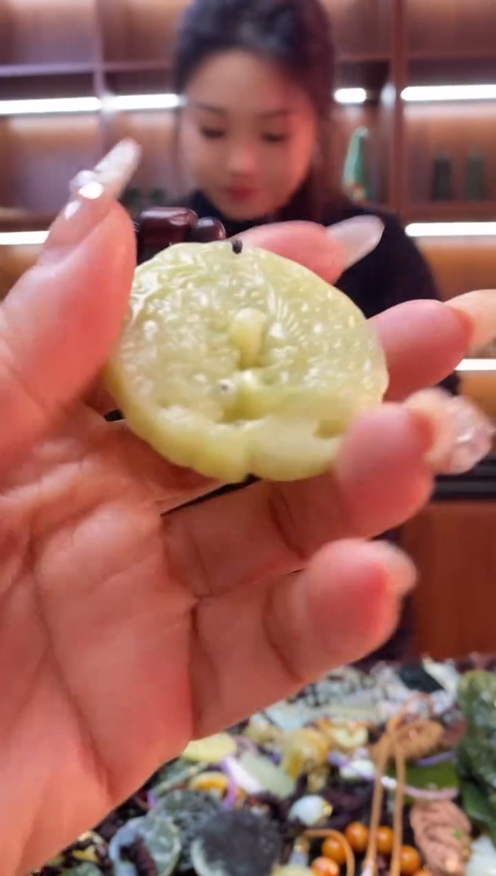 未镶嵌岫玉吊坠    