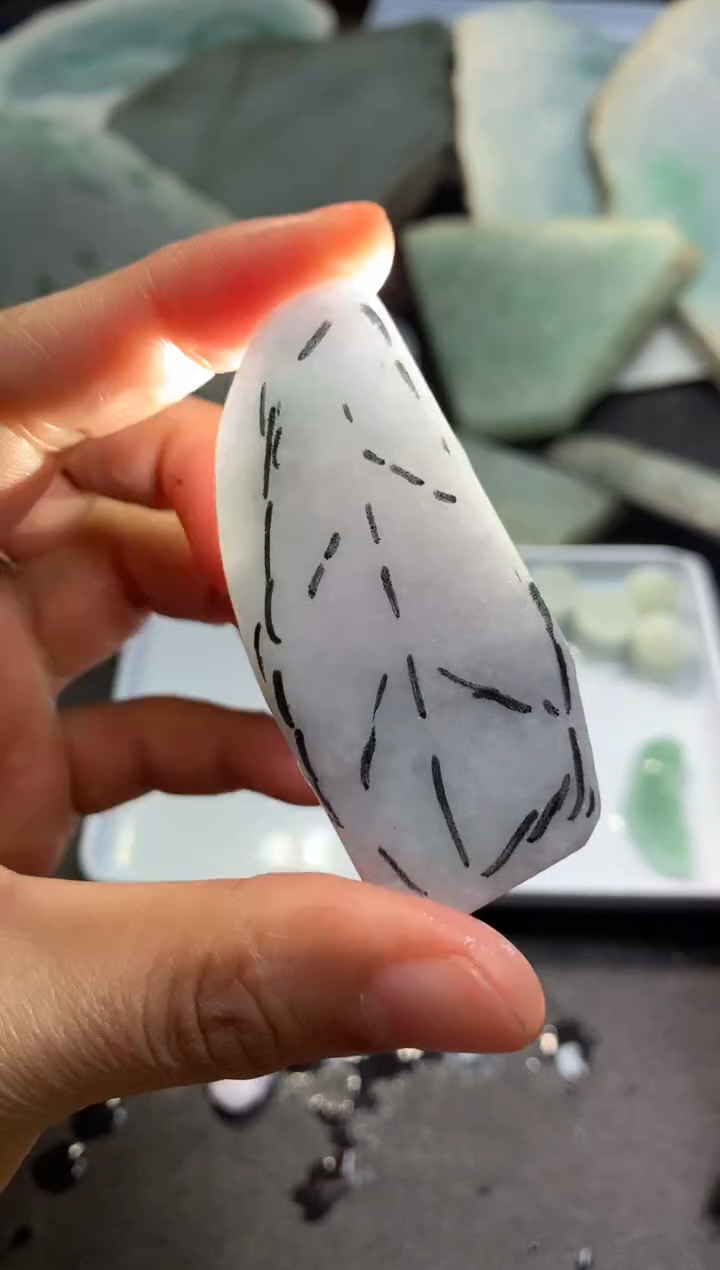 【闪购商品】翡翠颈饰未镶嵌料子