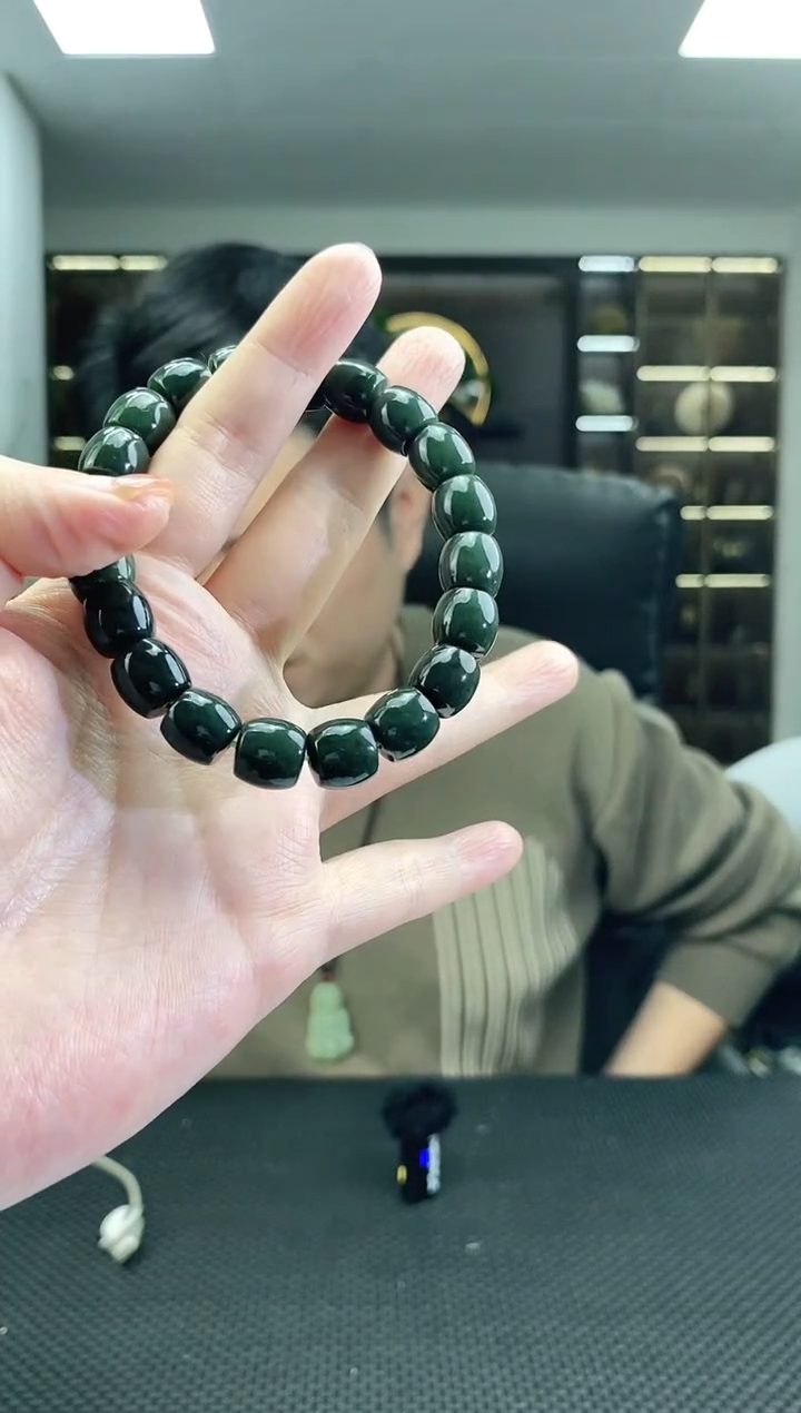 颈饰未镶嵌和田玉沙枣青直切卡10手串