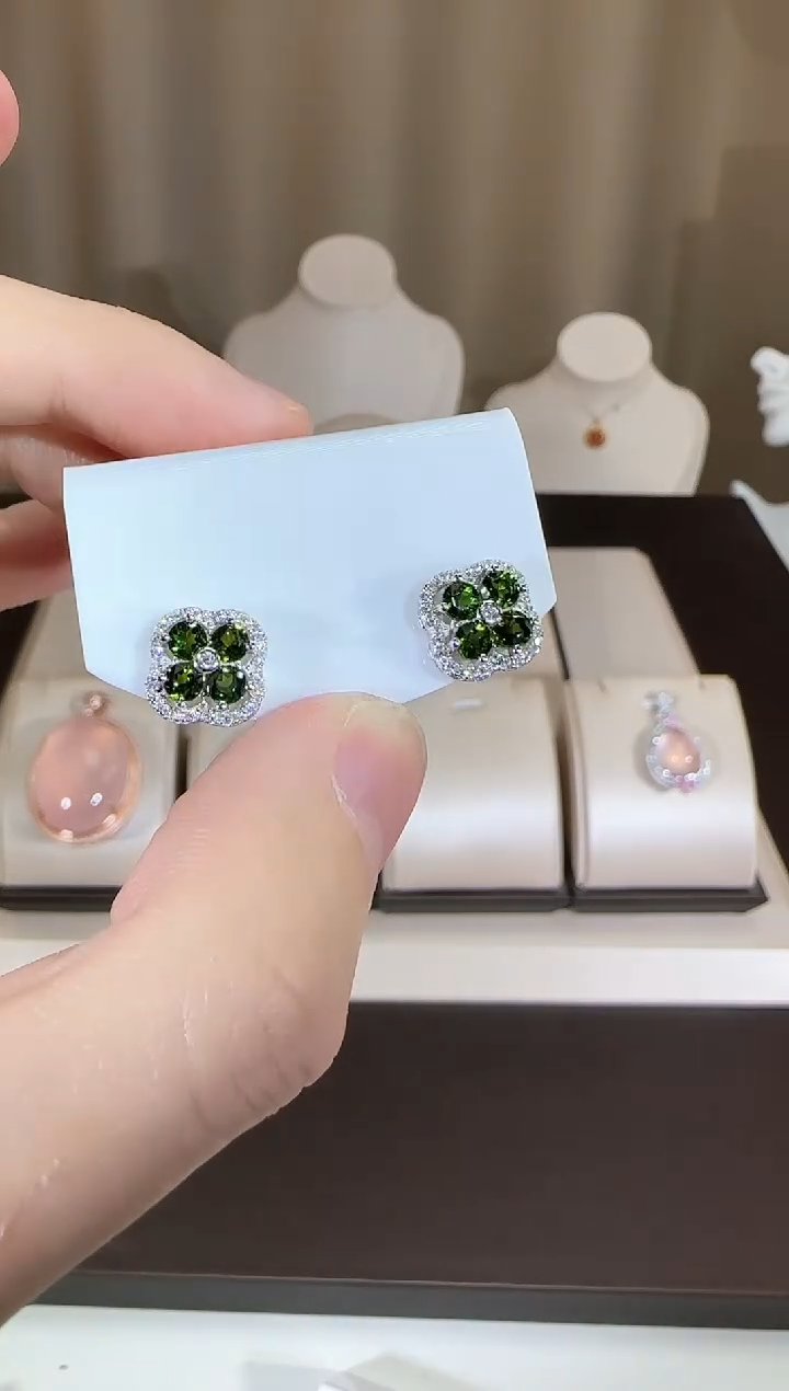 【闪购商品】透辉石耳钉银S925镶嵌设计款