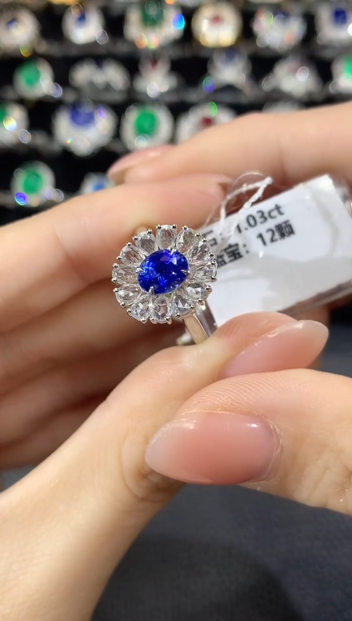 戒指蓝宝石18K金镶嵌A55