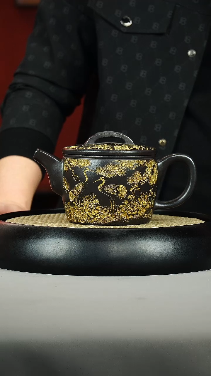 茶壶紫砂丁*江石黄 汉瓦 描金 仙鹤