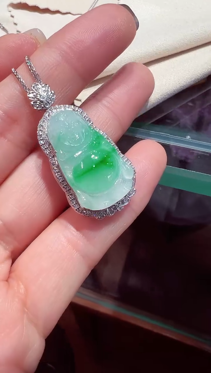 【闪购商品】翡翠吊坠(赠链)18K金镶嵌翡翠吊坠