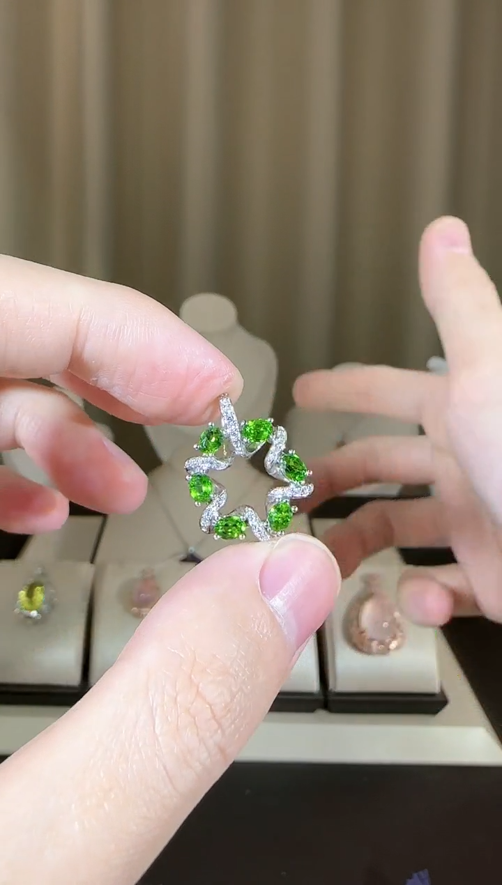 【闪购商品】透辉石吊坠银S925镶嵌设计款