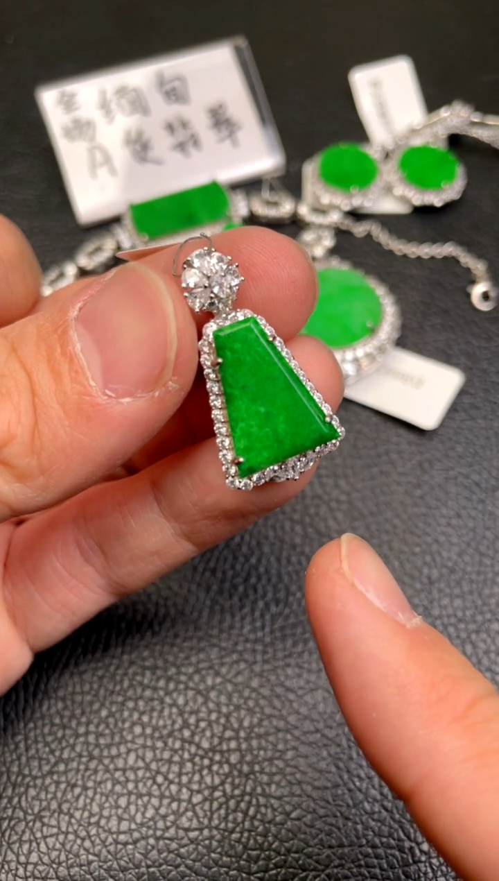 【闪购商品】翡翠吊坠(不含链)银S925镶嵌吊坠