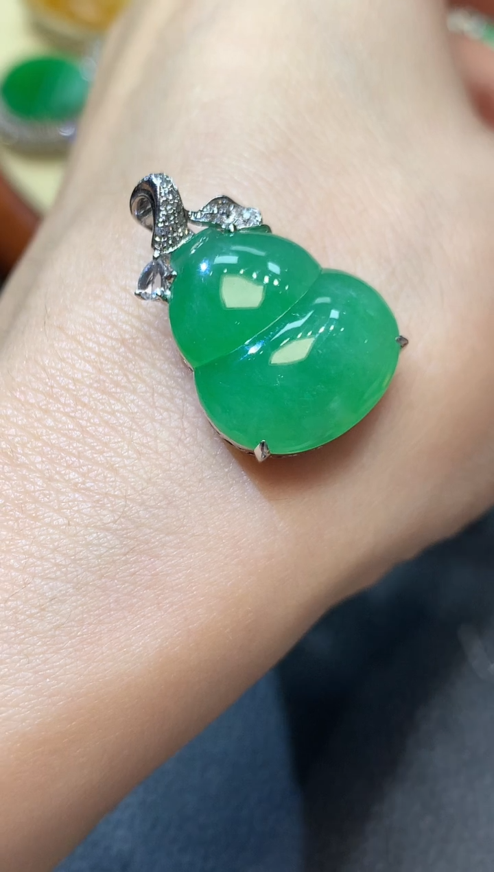 【闪购商品】翡翠吊坠(不含链)18K金镶嵌D24