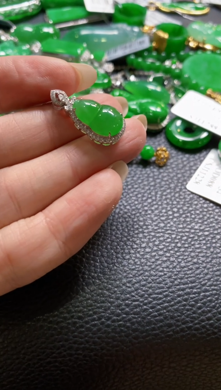 【闪购商品】定制翡翠18K金镶嵌吊坠