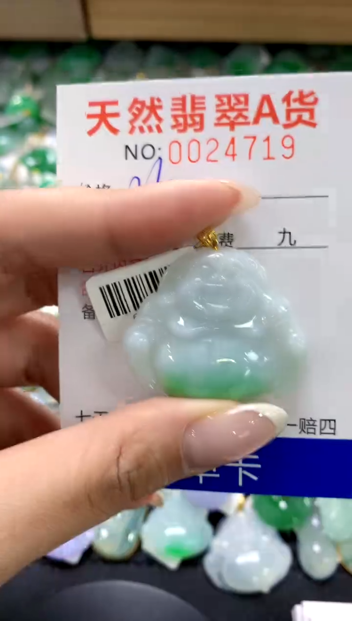 翡翠18K金镶嵌颈饰1111111111111111