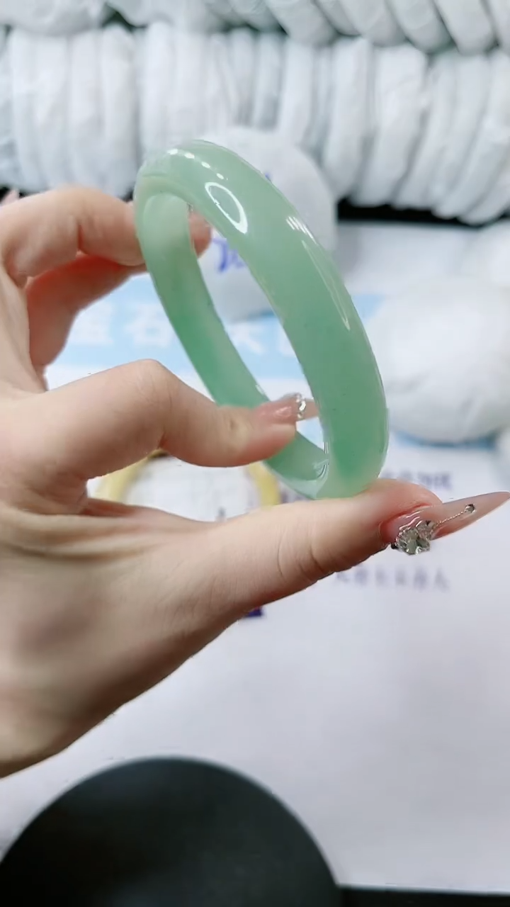【闪购商品】石英质玉手镯未镶嵌多样性发货S252-62