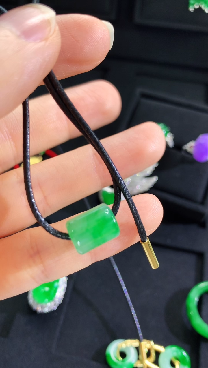 【闪购商品】翡翠吊坠(不含链)未镶嵌吊坠