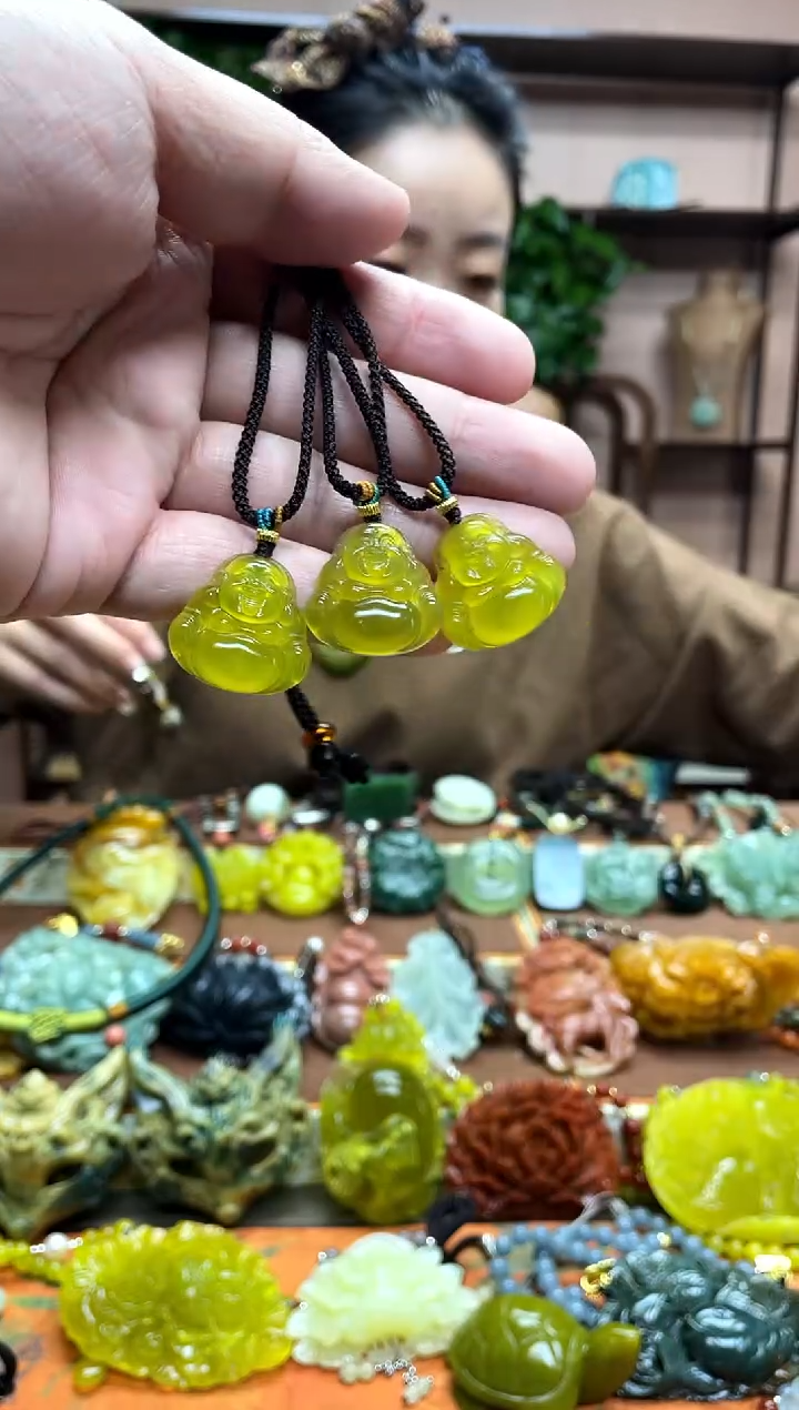 未镶嵌岫玉吊坠多样性发货发其中之一