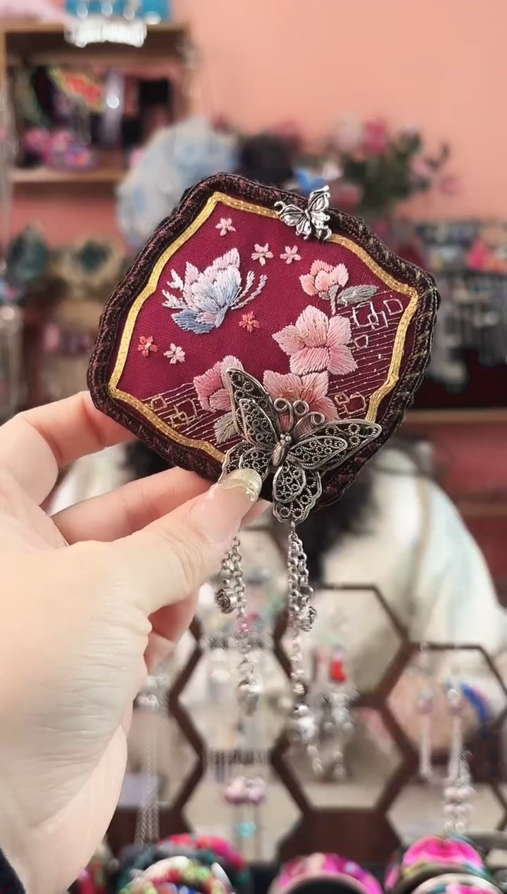 ୧****?艺枝独绣手工饰品127