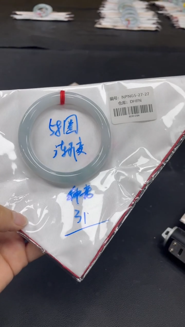 未镶嵌手镯翡翠翡翠手镯