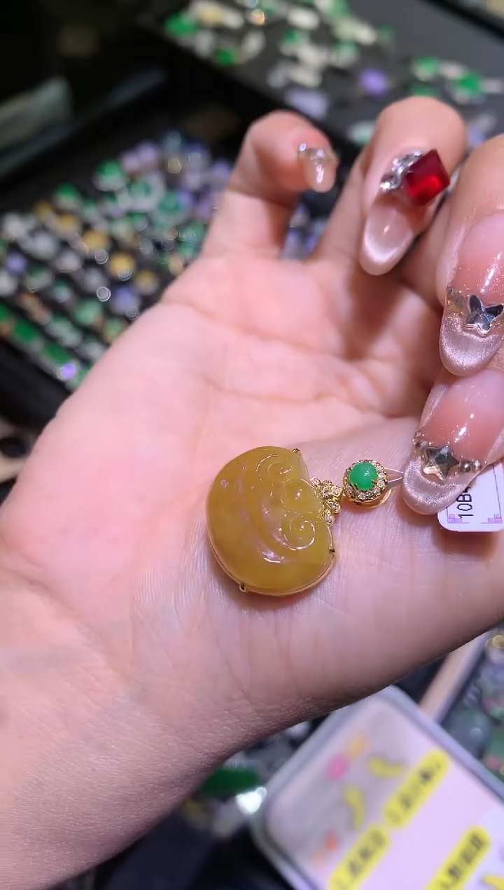 【闪购商品】翡翠吊坠(不含链)18K金镶嵌如意