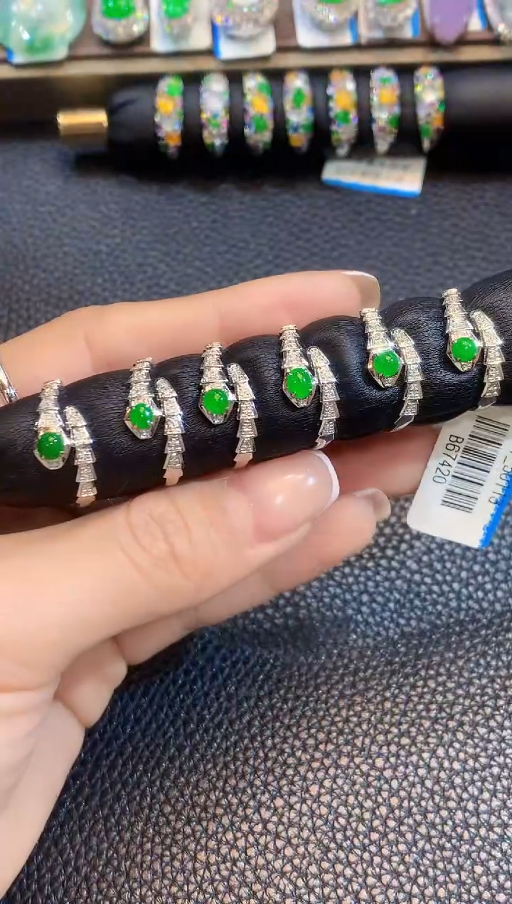 18K金镶嵌戒指翡翠C23 多样性发一件